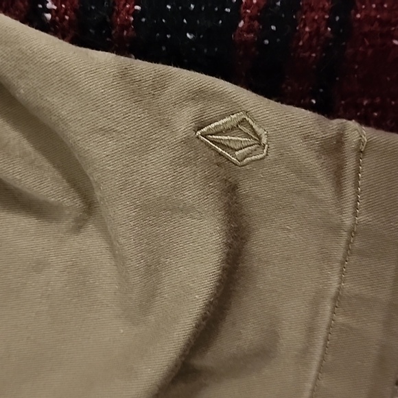 🔴 🔚🔜 SALE Volcom Khaki Shorts. - Picture 9 of 9